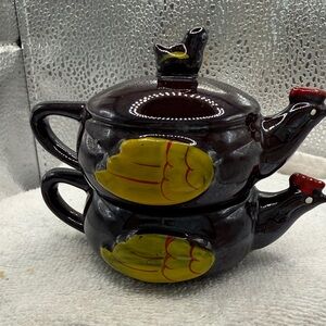 Charming Red Wing Vintage Chicken Design Teapot Set